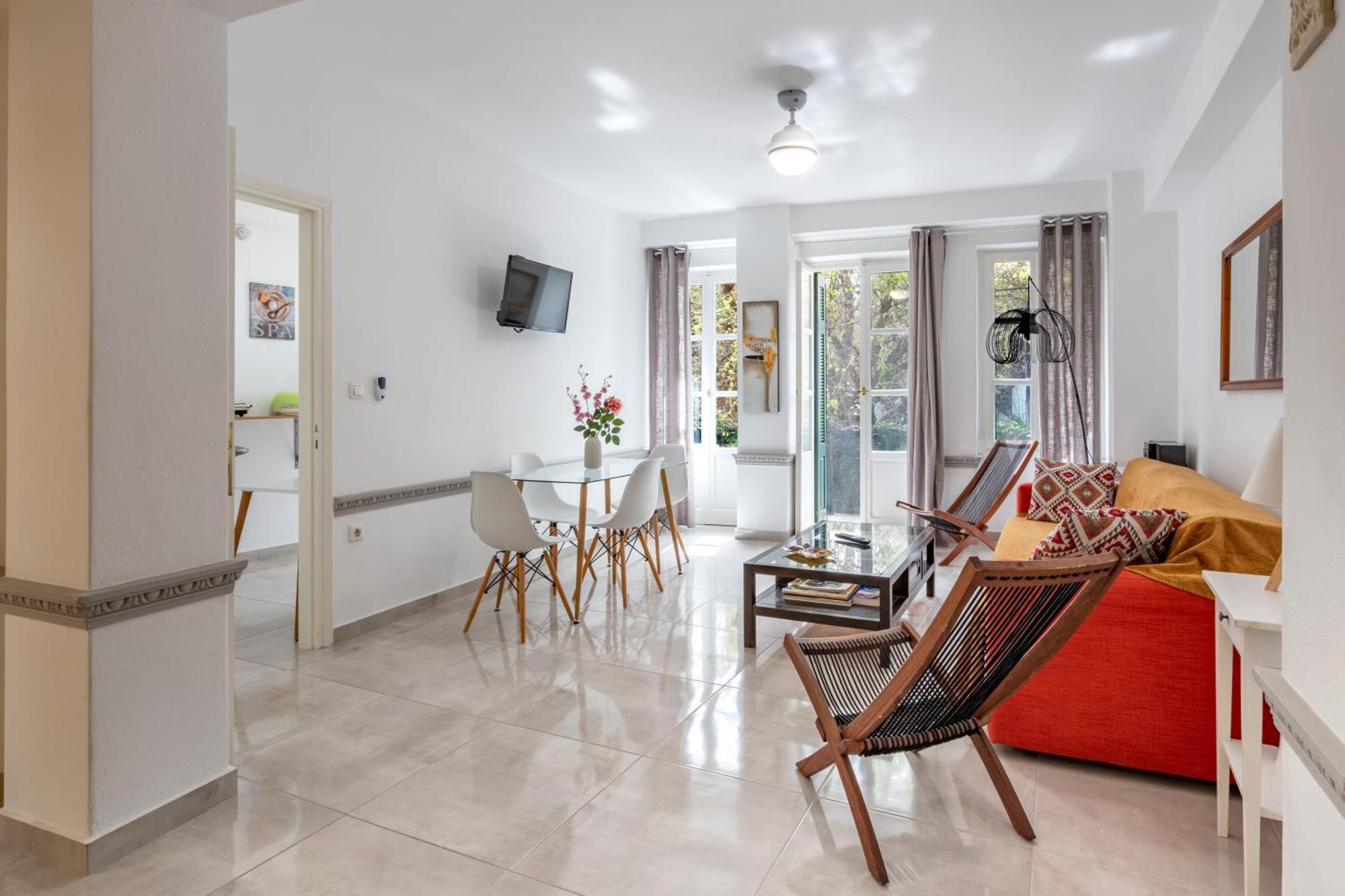 Psiri Gem From In Vivo Apartments- Spacious 1st Floor With Balcony In Athens' Historic Center Αθήνα